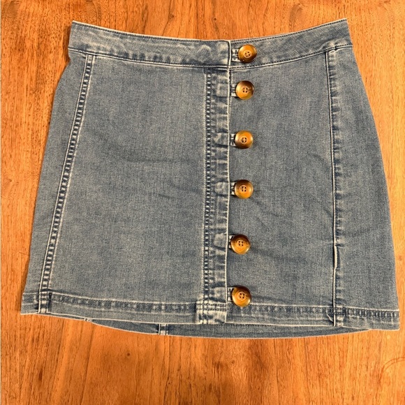 Little Daisies Medium Wash Denim Button-Front Mini Skirt - Picture 5 of 7